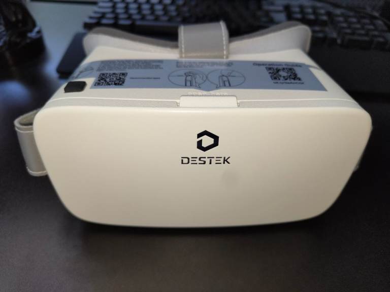 DESTEK VR Headset - White, Excellent Condition