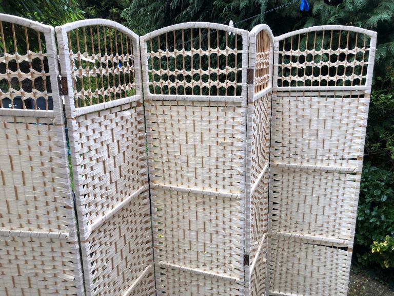 Folding divider screen