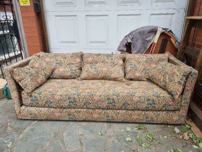 Lovely floral pattern 3 seater sofa
