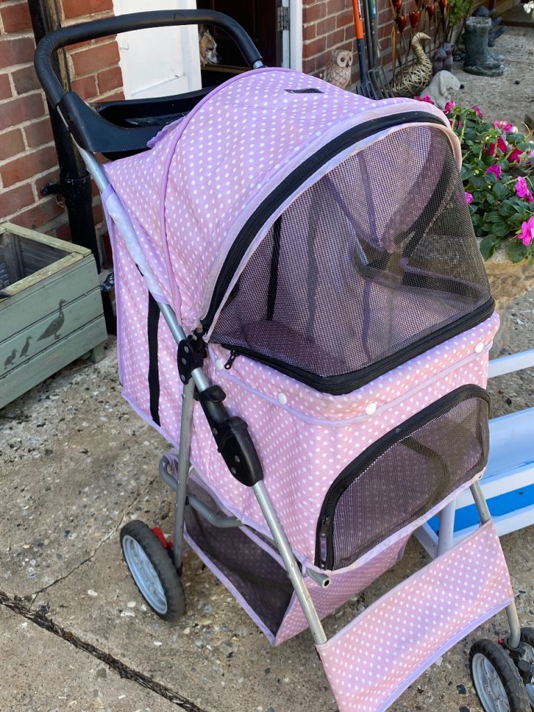 Doggy pushchair 