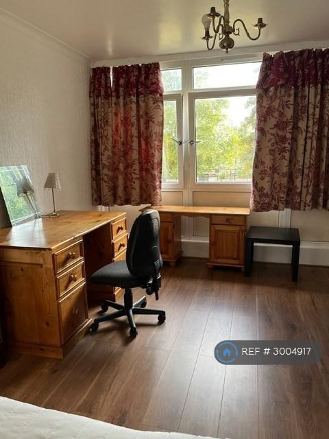 4 bedroom flat in Leopold St, London, E3 (4 bed) (#3004917)