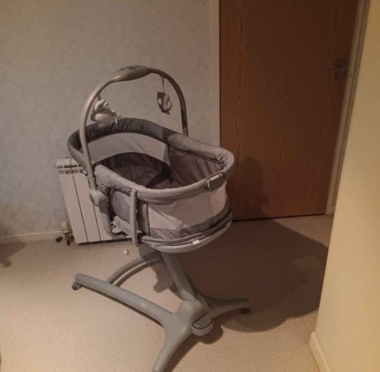Chicco Baby hug Pro 5 in 1 cot 