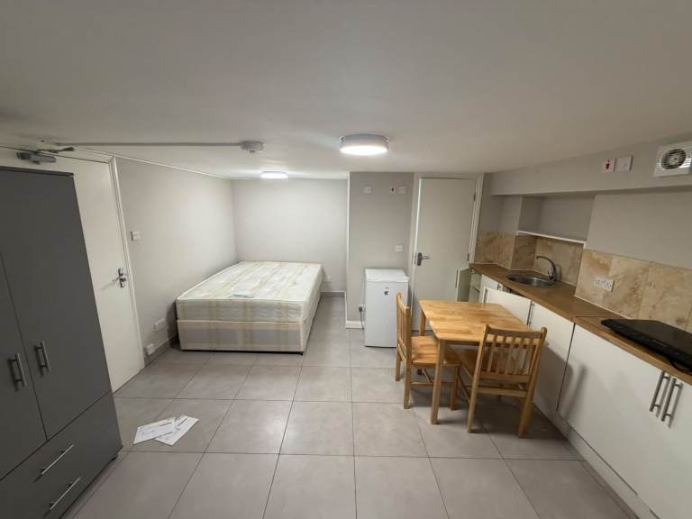 BENEFITS ACCEPTED - Self-Contained Studio Flat Available in Stoke Newington Hackney N16