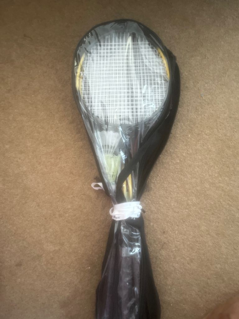  Badminton Racket with Shuttlecocks – Black