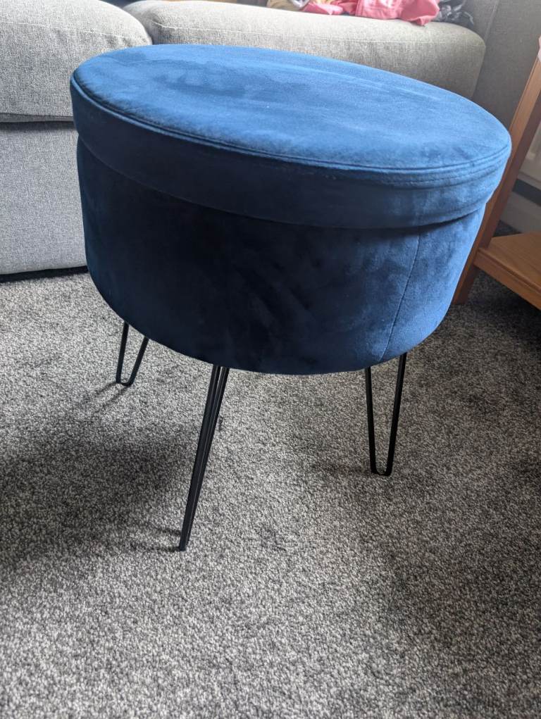 Blue Velvet Stool with Hairpin Legs – Good Condition
