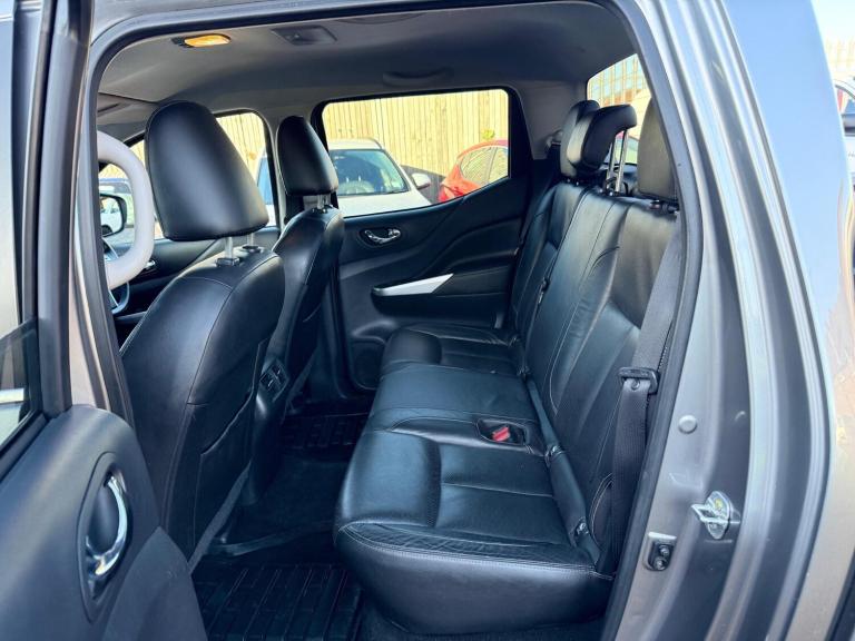 2016 Nissan Navara 2.3 dCi Tekna Auto 4WD Euro 5 4dr PICK UP Diesel Automatic