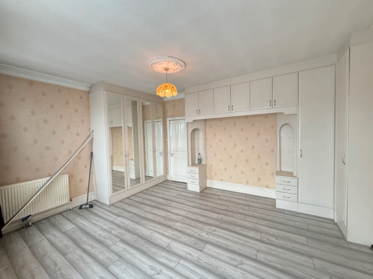 Recently Refurbished Spacious 4-Bedroom, 2-Bathroom House – Wembley ...
