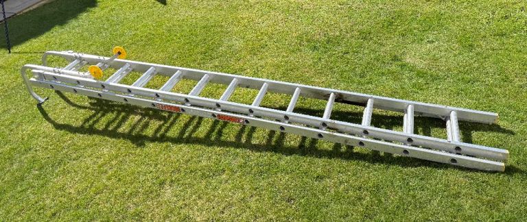 Aluminium double extension ladder 3.5m with roof hook 