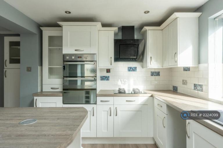 5 bedroom house in The Square, Knowle, Bristol, BS4 (5 bed) (#2324099)