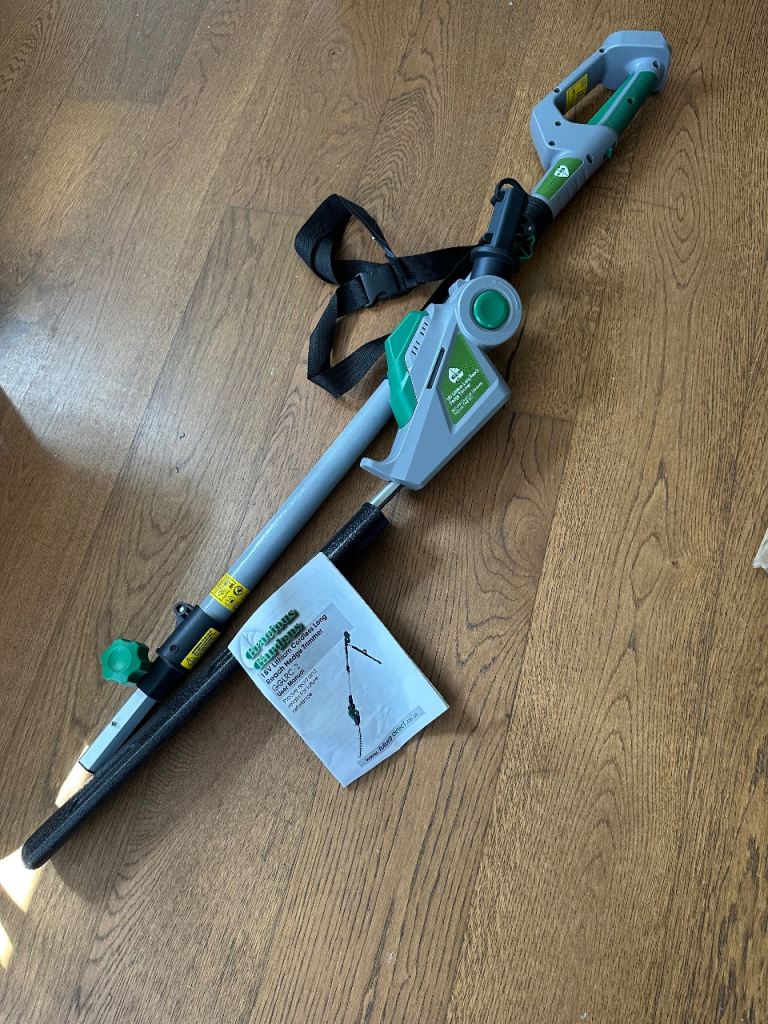 Extendable hedge trimmer 
