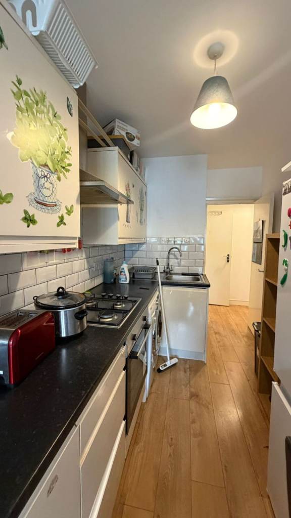 Charming 1-bedroom flat for rent at £1300 per month on Green Lane, Ilford.