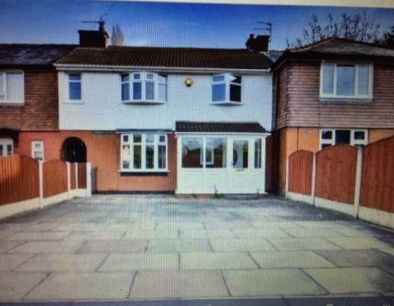 3 bed unfurnished house  stretford 