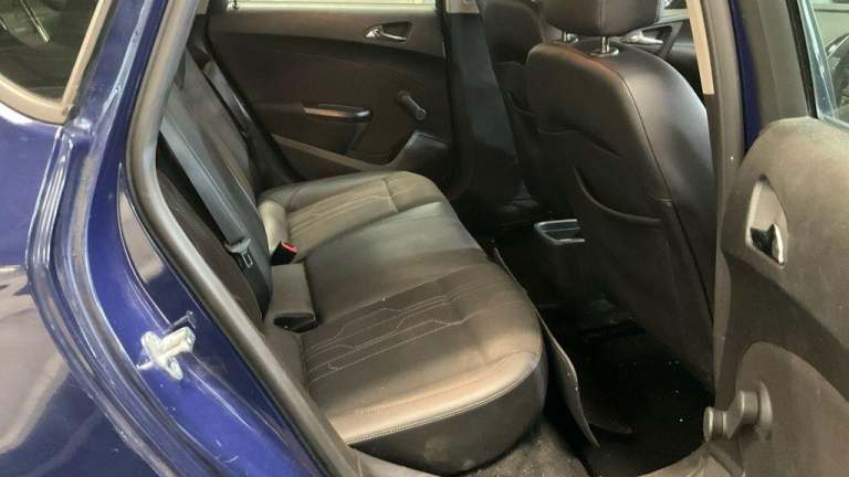 2012 Vauxhall Astra 1.6i 16V Active 5dr HATCHBACK PETROL Manual