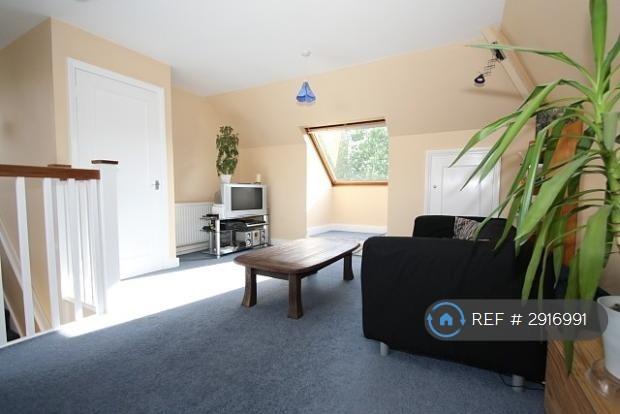 1 bedroom flat in Chobham Road, Woking, GU21 (1 bed) (#2916991)