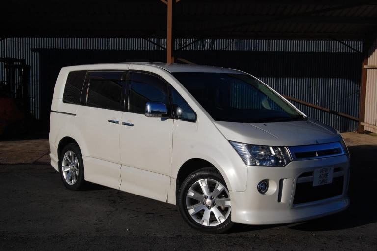 MITSUBISHI DELICA D5 2.0 2WD 2010 Petrol Automatic in White
