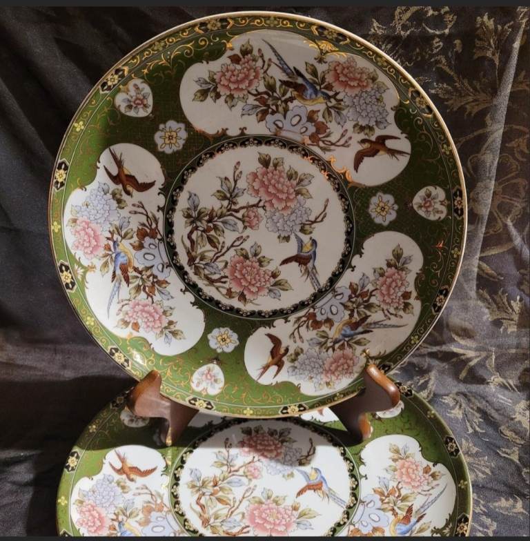 2 x Vintage EIWA KINSEI Japan Imari Green Gold Peony Flowers Birds Plates 26cm ML