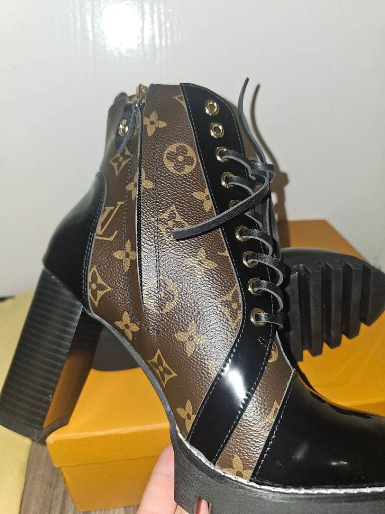 Lv boots size 7