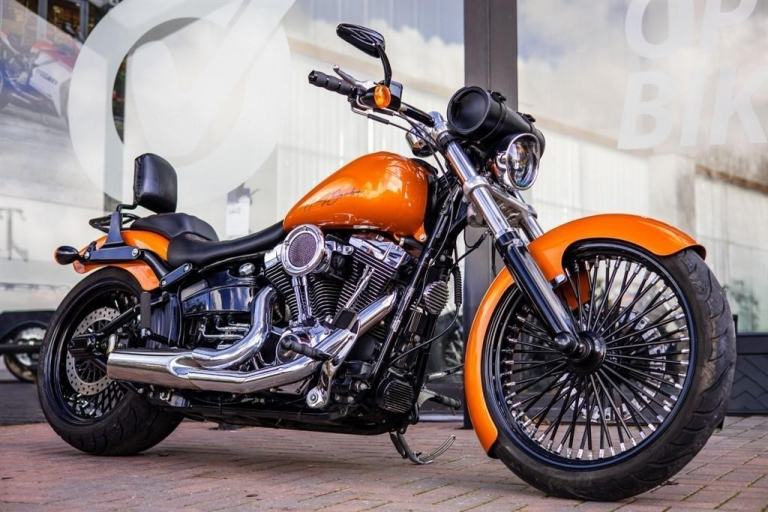 Harley-Davidson Breakout LOADED SPEC ! STUNNING