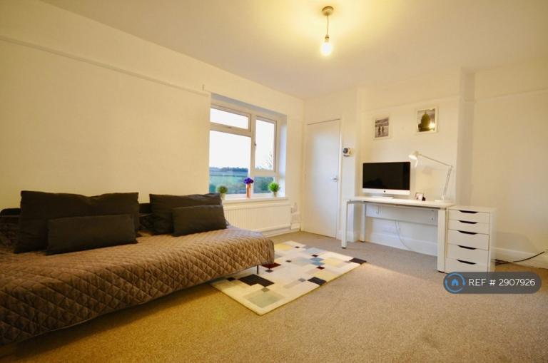 1 bedroom flat in The Green, Saffron Walden, CB10 (1 bed) (#2907926)