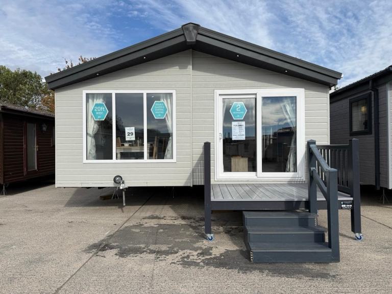 2023 40x20 2 Bed Resi Spec Twin Lodge - New Carpets, Bath, Patio Doors - Offsite