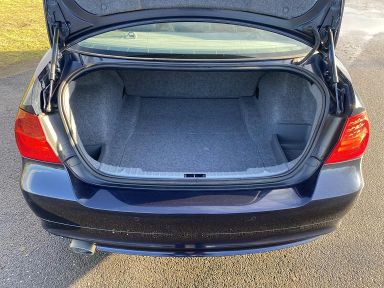 BMW 3 SERIES 2.0 320d SE Saloon 2009