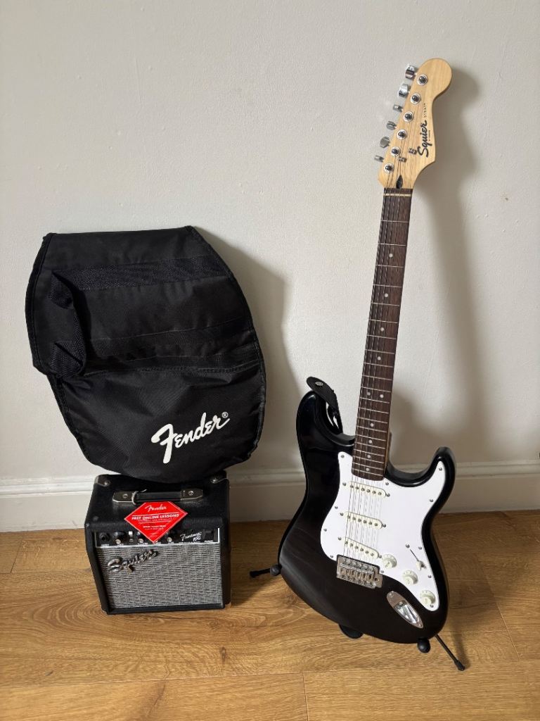 Fender Squire Strat Set + guitar support all original like new