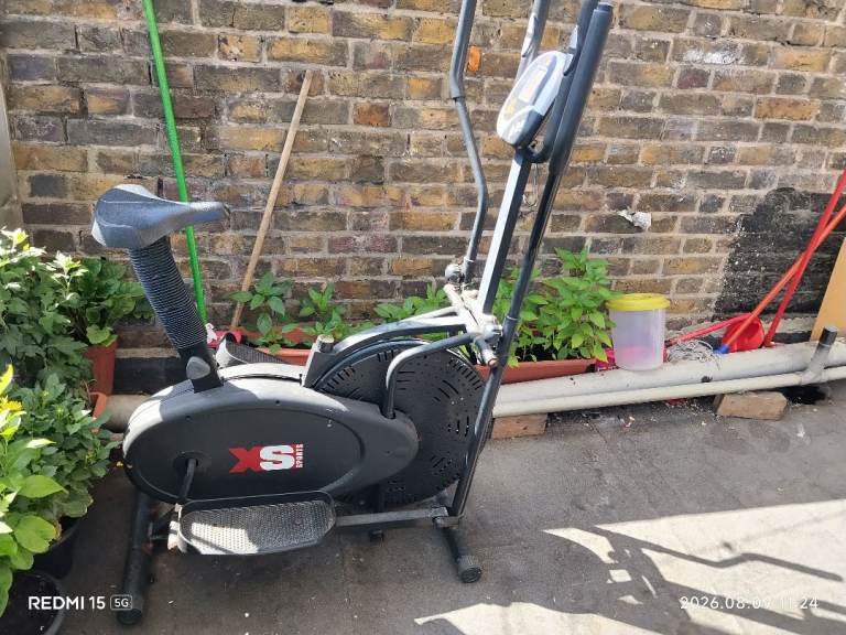 XS Sports Elliptical Cross Trainer with Seat – Good Condition