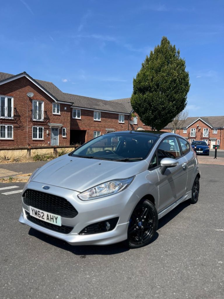 2013 Ford Fiesta Style - Fresh MOT & Service History *£35 Road Tax*