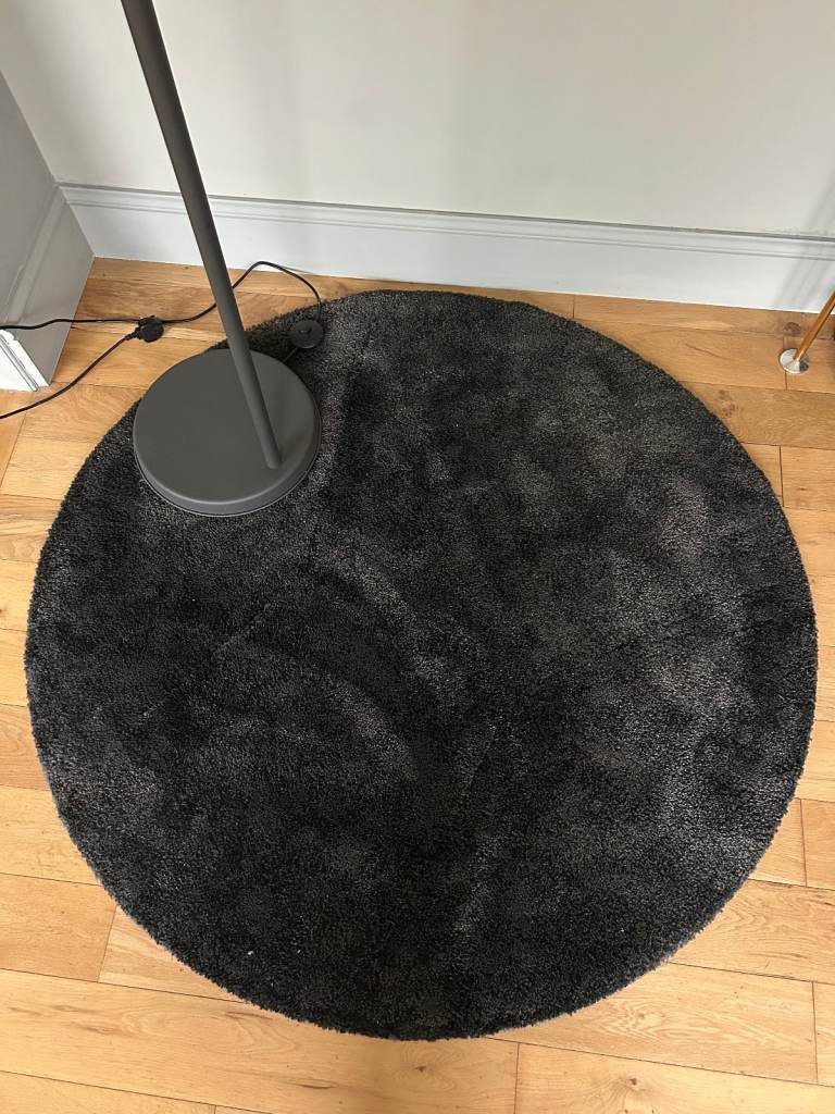 Dark grey circular rug