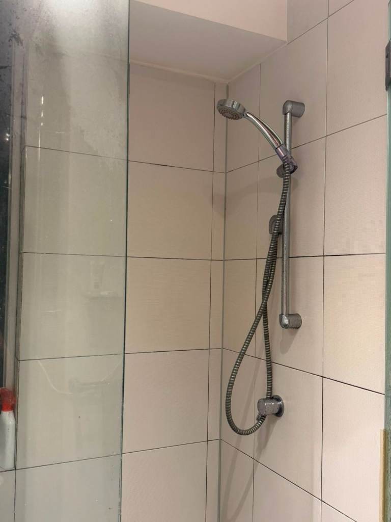 Looking for a lease transfer on a 1 bedroom apartment in south yarra 