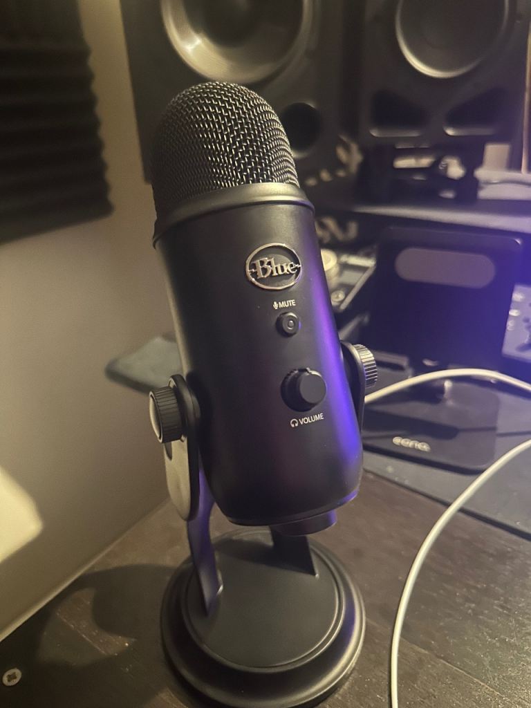 Blue Blue Yeti USB Condenser Microphone - Black, 