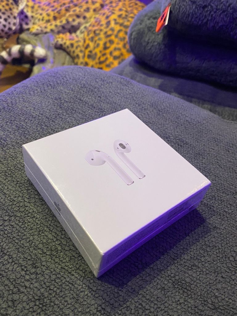 Apple AirPods (2nd generation) with Wireless Charging Case (Brand New Sealed)