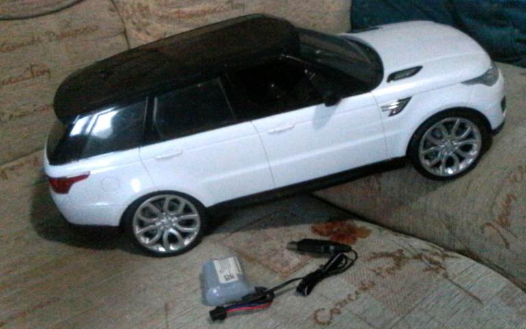 BIG LAND ROVER SPORT - NO REMOTE