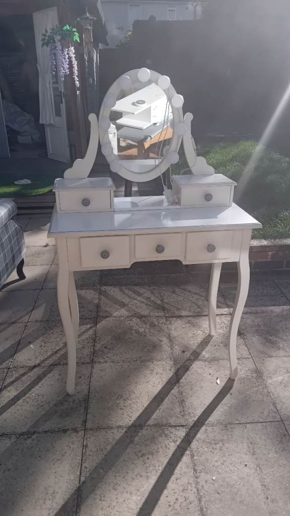 White Dressing Table with Light-Up Mirror – Good Condition, £30.00 for Sale