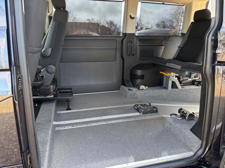 VOLKSWAGEN TRANSPORTER DRIVER TRANSFER WAV WHEELCHAIR ACCESSIBLE VEHICLE 2.0