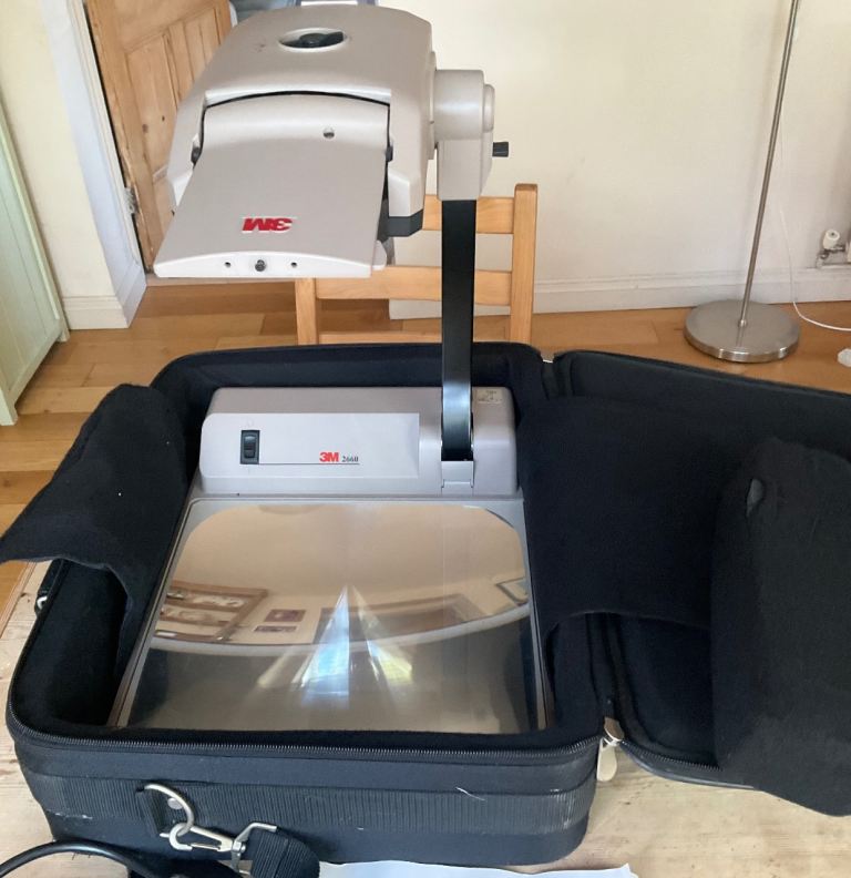 3M 2660 OVERHEAD PROJECTOR