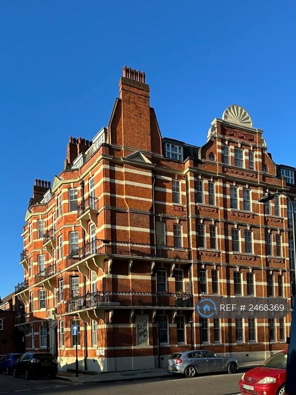 3 bedroom flat in Glyn Mansions, London, W14 (3 bed) (#2468369)