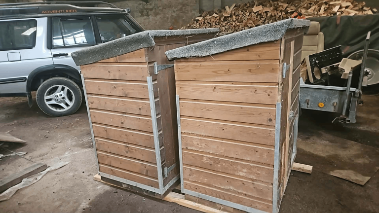 Wooden dog kennel/ chicken houses