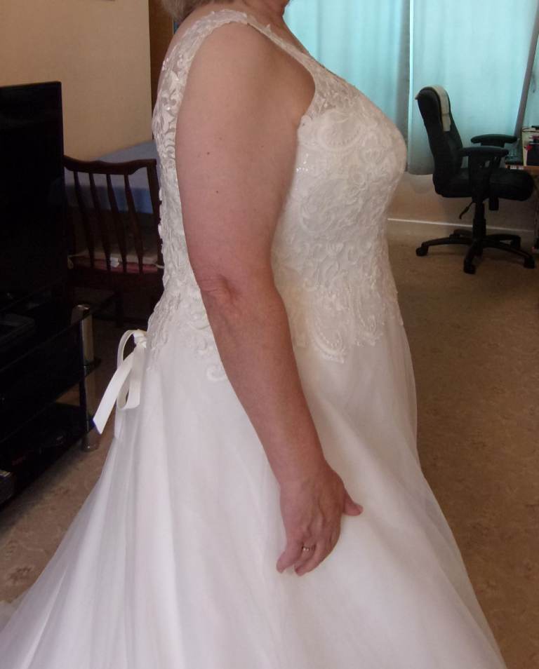 Wedding Ivory dress for sale size UK 18-20/22