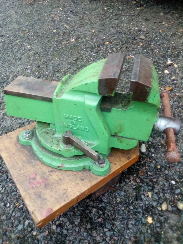 Vintage record no 3 vice with swivel base 