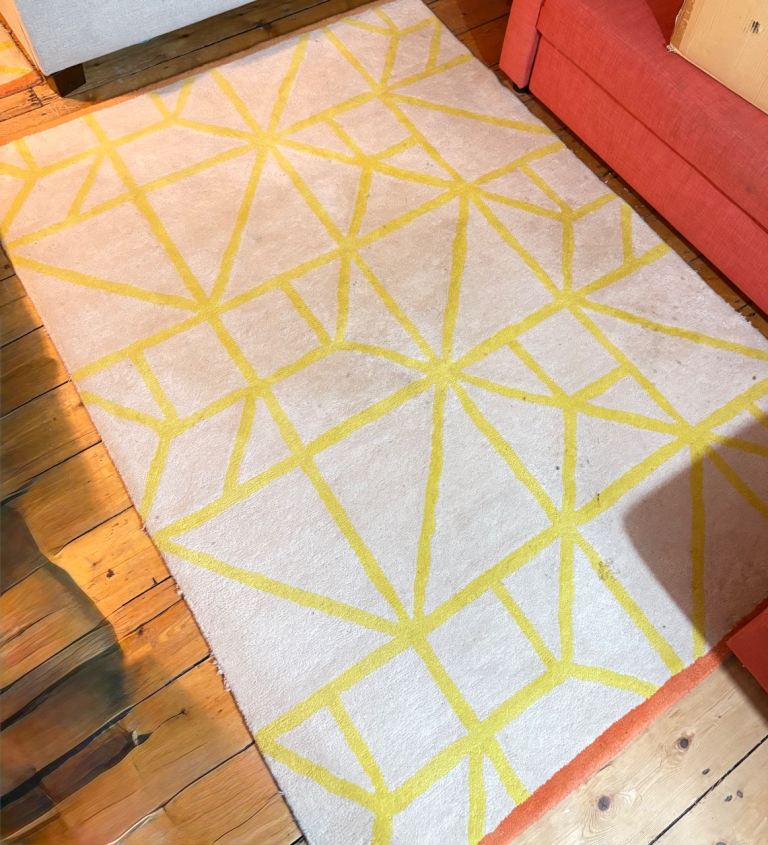 White and Yellow Geometric Pattern Rug – Good Condition