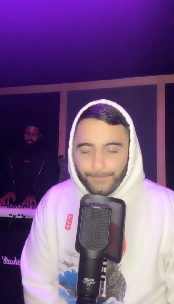 Looking for a pianist for live gigs 🎹