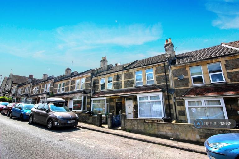1 bedroom flat in Coronation Avenue, Bath, BA2 (1 bed) (#2986319)