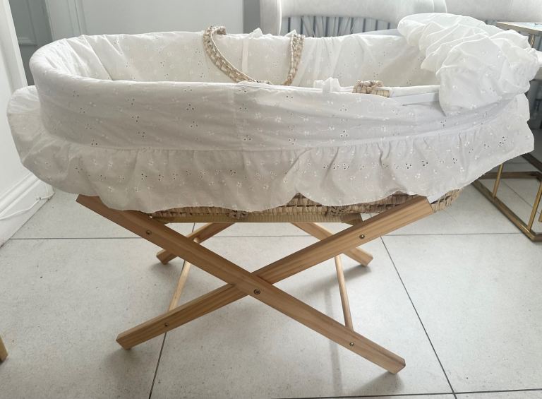 Moses basket with stand 