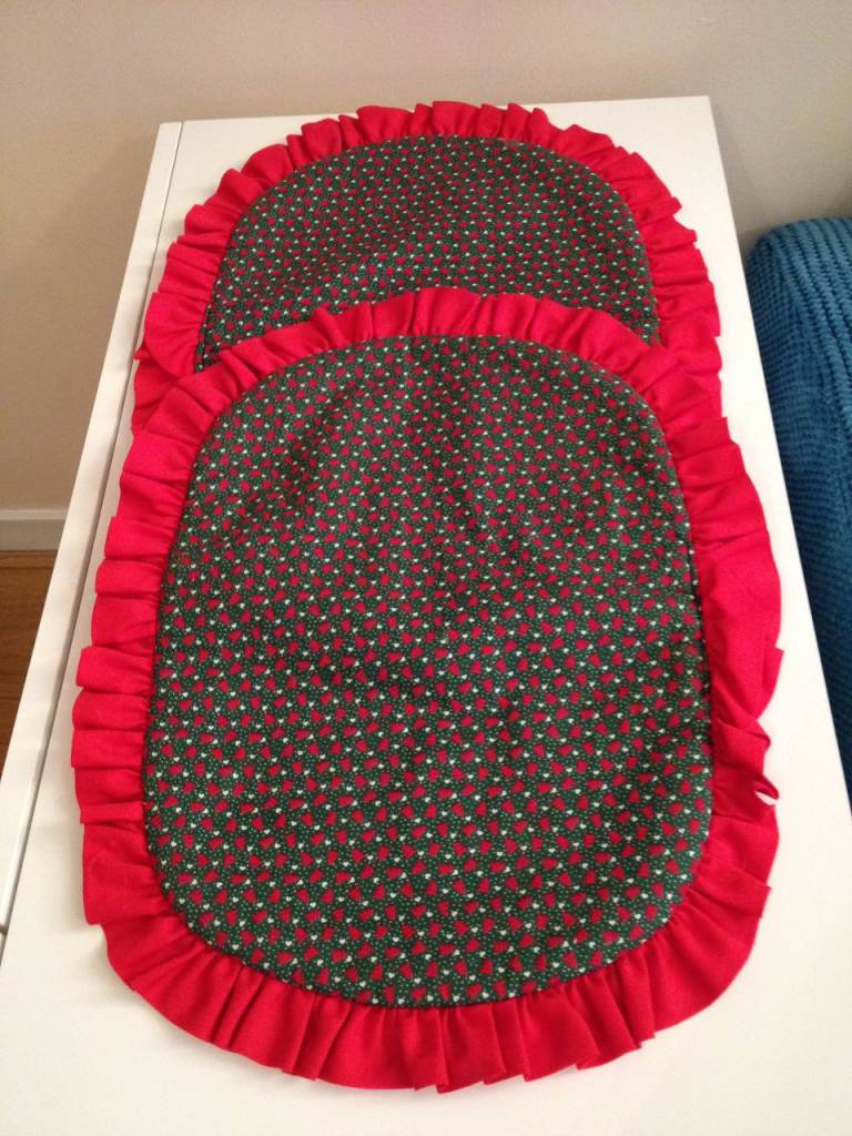 CHRISTMAS TABLEMATS ~ Set of 2 