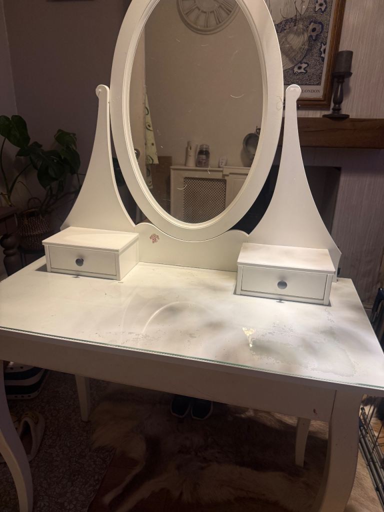Free Dressing Table