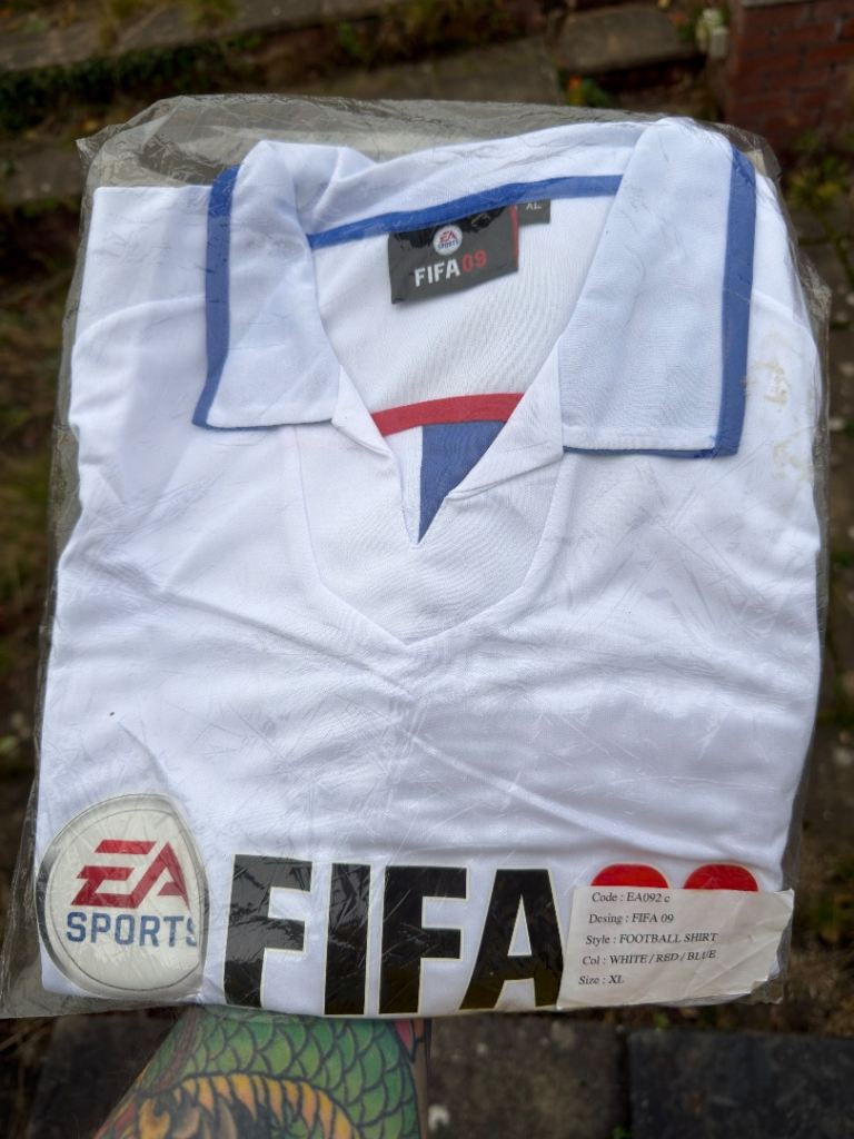 Vintage EA Sports FIFA 09 Football Shirt White Red Blue XL – New Sealed