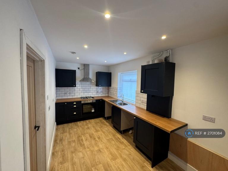 2 bedroom house in Throstle Road, Leeds, LS10 (2 bed) (#2701084)