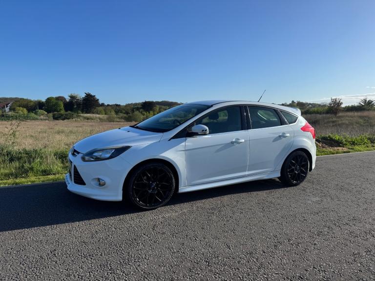 2012 Ford Focus 1.6 TDCi 115 Zetec S 5dr £20 Tax In White  HATCHBACK Diesel Manual