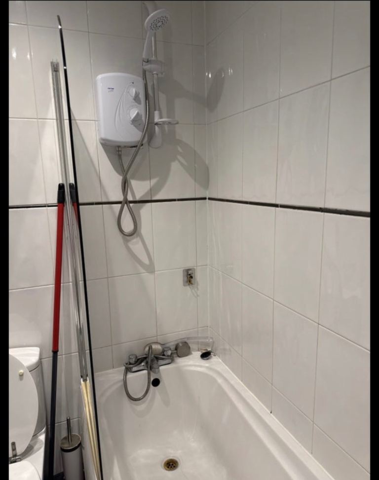 2 bedrooms 1 room is vacant All bills inclusive 